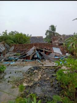 Terjang Gunung Kidul, Angin Kencang Rusak Ratusan Rumah Warga