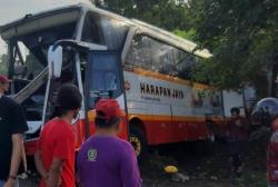 Hendak Liburan ke Jatim Park, Rombongan Karyawan Pabrik Plastik Tertabrak Kereta Api, Empat Tewas