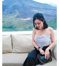 Wika Salim Pamer Gunung Seksi, Warganet Berdecak Kagum