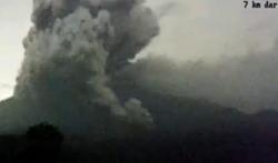 Kawah Gunung Semeru Semburkan Magma, Tempat Pengungsian Desa Penanggal Diguyur Abu