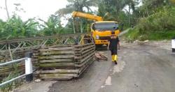 Pasca Jembatan Utama Terputus, BPBD Pasang Jembatan Bailey