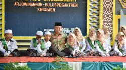 Setahun Pimpin Kebumen, Bupati Arif Gratiskan 3.000 Santri Sekolah di Pesantren