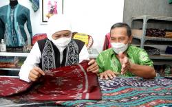 Tenun Ikat dan Songket Parengan Lamongan Tembus Pasar Global, Khofifah Usulkan LPEI