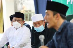 Sowan Ponpes Darussalam Durenan, Budal Capres, Gus Muhaimin Disangoni Tasbih Kebal Sajam