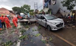 Satu Orang Hilang Terseret Banjir Bandang di Lawang