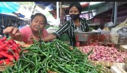 Harga Cabai Selangit, Pasar Sayur di Semarang Lesu