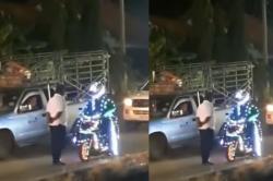 Viral! Naik Motor Pengendara Kenakan Kostum Lampu Kelap-kelp, Netizen: Pasar Malam Berjalan