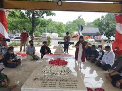 Hari Musik , Komunitas Jati Suara Ziarah Ke Makam Pencipta Lagu Indonesia Raya