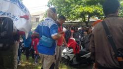 Ratusan Buruh Kawal Sidang Gugatan Keputusan Gubernur Jateng Tentang UMK