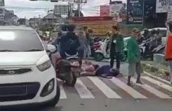 Ambulans Terobos Traffic Light, Seorang Pengendara Motor Dilarikan ke RS