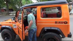 Viral, Pria Ini Tukar Badik dengan Sebuah Mobil Jeep