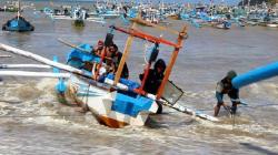 Senyum Tipis Nelayan Laut Selatan, Terjang Gelombang Ombak Hasil Ikan Tak Mengecewakan