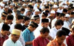 Fatwa MUI Soal Pelaksanaan Ibadah, Salat Boleh Rapatkan Shaf