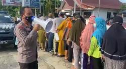 Beli Minyak Goreng Dibatasi Dua Liter, Warga Bungo Tetap Rela Antre Berjam-jam