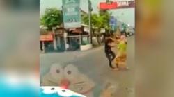 Viral Waria Berduel Dengan Sopir Boks, Penyebabnya Bikin Geleng-geleng Kepala