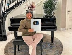 Wow! Merambah jadi Youtuber, Mertua Vanessa Angel Raih Silver Play Button