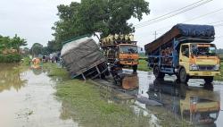 Habiskan 4 Jam Lalui Jalur Buntu-Tambak Akibat Banjir, Ini Foto-Fotonya 