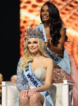 Miss Polandia Karolina Bielawska Menangkan Miss World 2021.