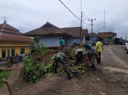 Koramil 1115 Cisurupan Gandeng Warga Adakan Kerja Bakti