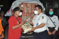 PT KAI DAOP 5 Bantu Korban Banjir Bandang Kutamendala Brebes