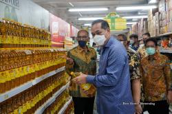 Migor dan Bapok di Pasar Modern Mulai Normal, Mendag Sebut Stok Melimpah Kebutuhan Terpenuhi