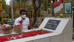 Deretan Foto Moeldoko Ziarah Makam Pahlawan Nasional Bung Tomo