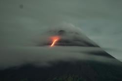 Gunung Merapi Kembali Luncurkan Lava Pijar