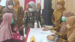 Peringati Hari TBC, Ning Ita Komitmen Jaga Kesehatan Warga