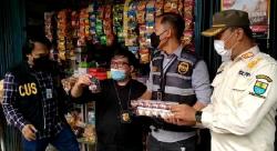 Razia Rokok Ilegal di Warung Kota Cirebon, Pedagang Ada yang Tidak Tahu Rokoknya Tanpa Pita Cukai