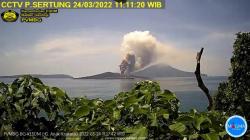 Gunung Anak Krakatau di Perairan Selat Sunda Meletus, Ini Penampakannya 