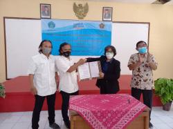 PWI Surabaya Teken MoU Dengan Unipra, Jadi Momen Kebangkitan Penguatan Jurnalistik di Kampus