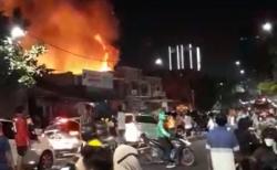 Tabung Gas Tukang Bakso Meledak Picu Kebakaran Satu Rumah di Kemanggisan