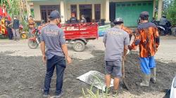 Sering Terjadi Lakalantas, Warga Gotong Royong Swadaya Urug Jalan