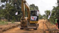 Gerak Cepat, DPW Partai Perindo Babel Perbaiki Jalan yang Rusak di Bangka