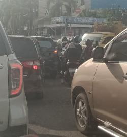 Jalan di Sungguminasa-Gowa Macet, Polisi Tak Terlihat
