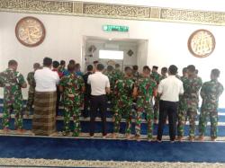 Lanal Babel Laksanakan Sholat Ghoib untuk 2 Personel Marinir yang Gugur di Papua