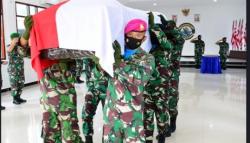 2  Jenazah Prajurit Marinir TNI AL Gugur di Papua Diterbangkan ke Kampung Halaman