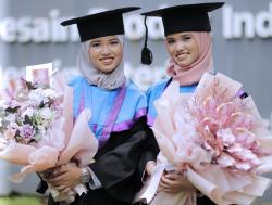 Unik! Begini Cerita Si Kembar yang Wisuda Bareng di ITS