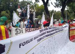 Warga Rusunawa Marunda Demo Balaikota, Desak Anies Atasi Pencemaran Abu Batubara