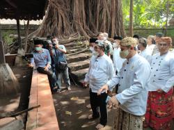 Peringati HUT ke-540, Bupati Cirebon Napak Tilas dan Salat di Dalam Agung Pakungwati