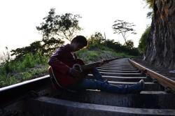 Lirik Lagu Manuk Dadali dari Sunda Beserta Terjemahannya 