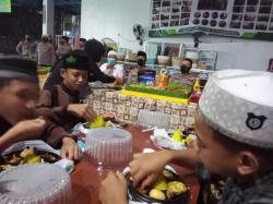 Rayakan Ulang Tahun ke 44, Kapolres Karanganyar AKBP Danang Kuswoyo Pilih Makan Bareng Anak Panti