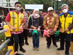 Jembatan Gantung Sukawera Diresmikan, Ini Pesan Bupati Indramayu