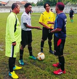 17 Gol, 1 Kartu Merah dan 4 Kartu Kuning Warnai Derby Jambangan Surabaya