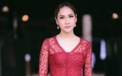 BCL Pakai Kebaya Ketat, Lekuk Dada Terlihat Seksi