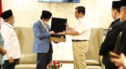 Luhut Diberi Pangeran Arab Saudi Kain Kiswah Dihibahkan ke Masjid Istiqlal