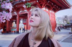 Tiba di Indonesia, Maria Ozawa Bagi Bagi Makanan di Panti Jompo