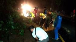 Akibat Hujan Deras Tebing Setinggi 5 Meter Longsor, Timbun Jalan Nasional Di Pangandaran