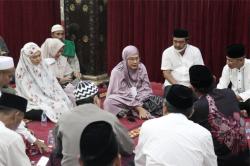 Bupati Indramayu Shalat Tarawih Perdana di Masjid Agung