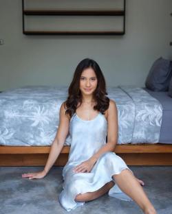 Gaya Pevita Pearce Menarik Perhatian Para Lelaki saat Pakai Baju Tidur. Netizen: Cantik Banget!